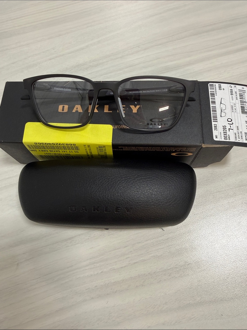 Oakley Thinboard ox8205